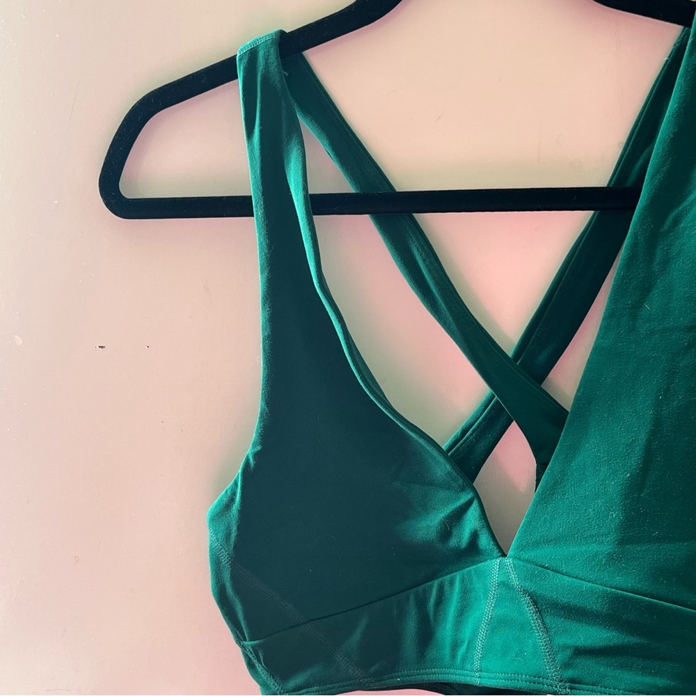 Woman’s Free People Green V-Neck Sports Bra - Picture 3 of 6